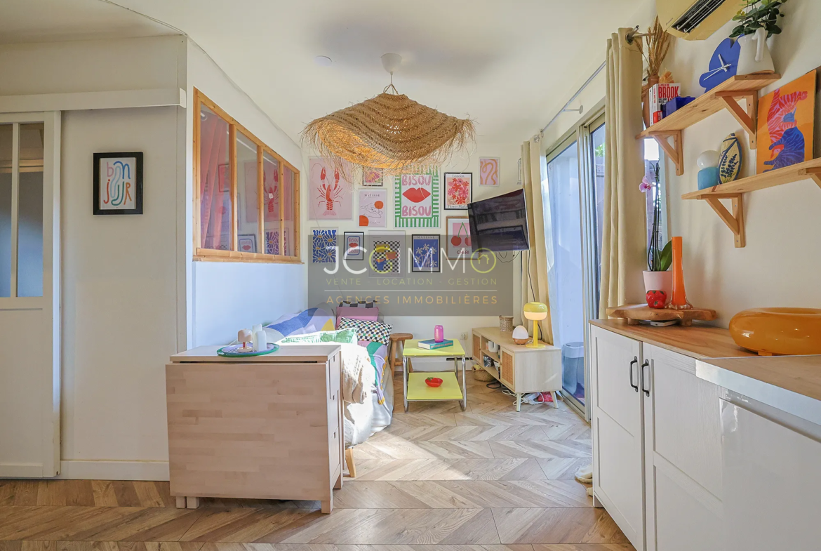 Rez de jardin rénové 26 m2 secteur COSTEBELLE + cave à Hyeres 