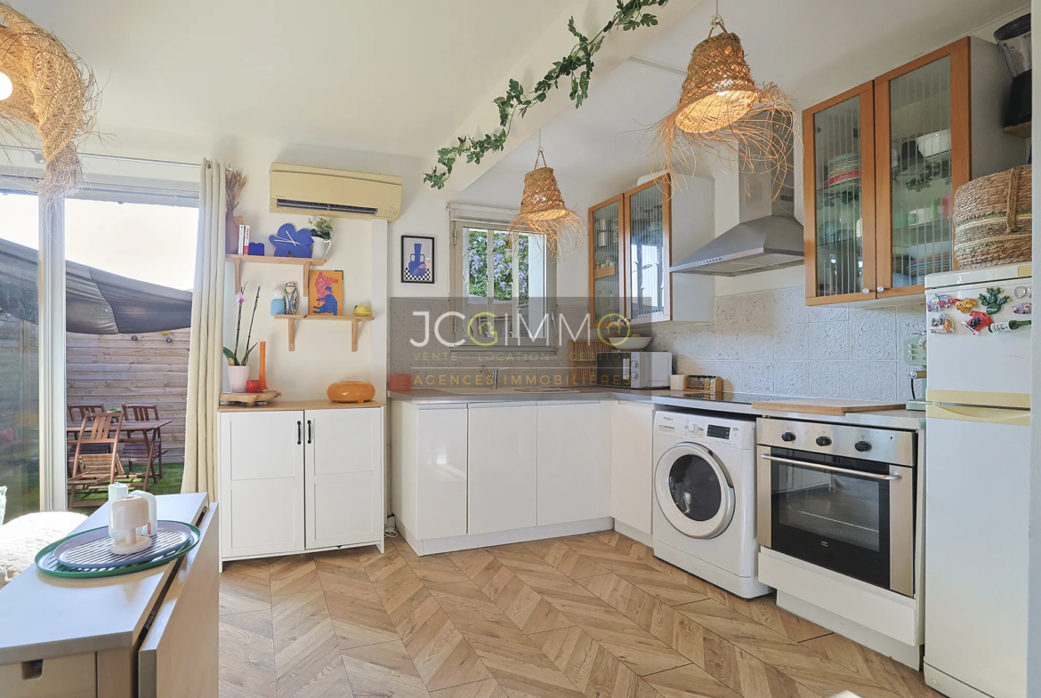 Rez de jardin rénové 26 m2 secteur COSTEBELLE + cave à Hyeres 