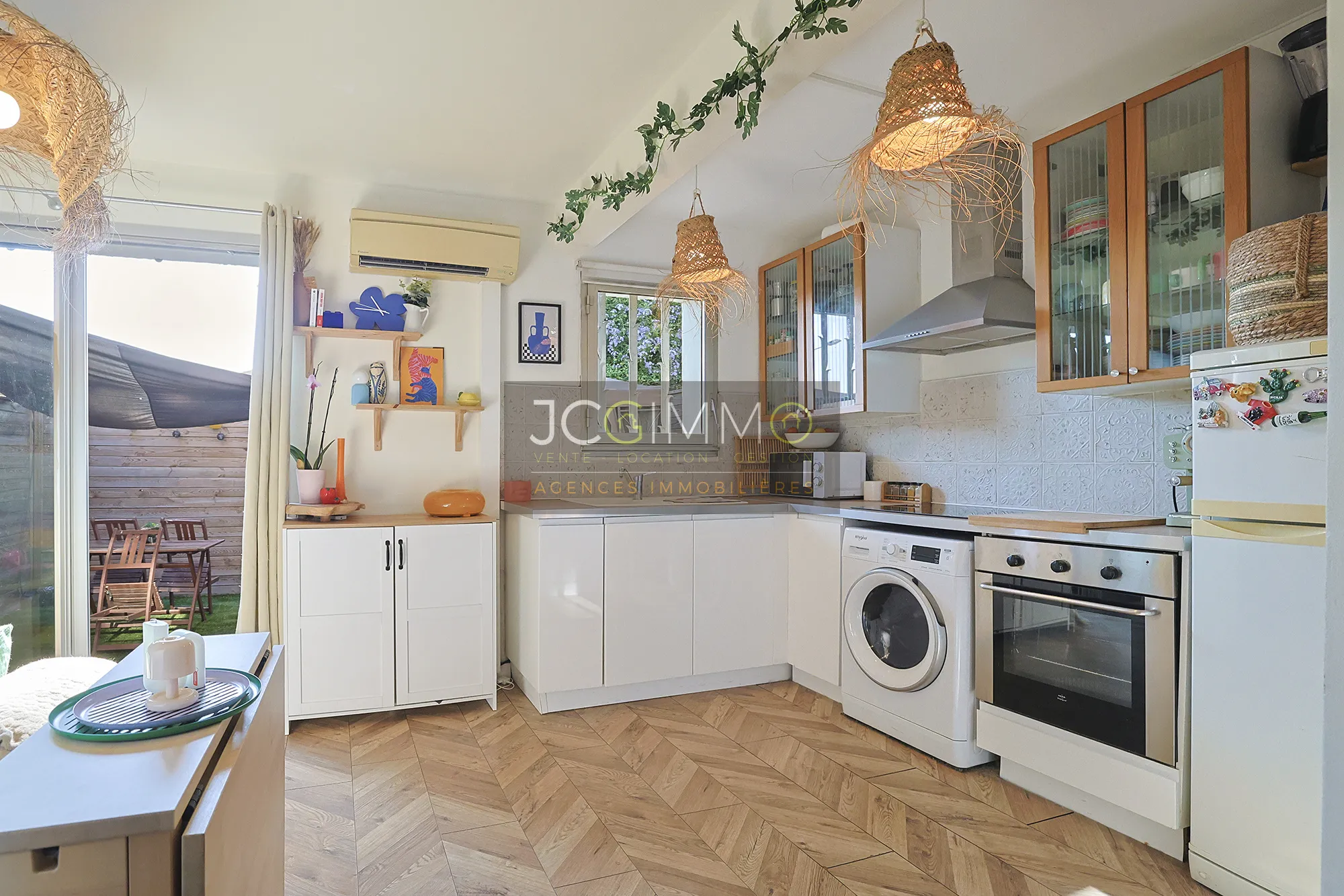 Rez de jardin rénové 26 m2 secteur COSTEBELLE + cave à Hyeres 