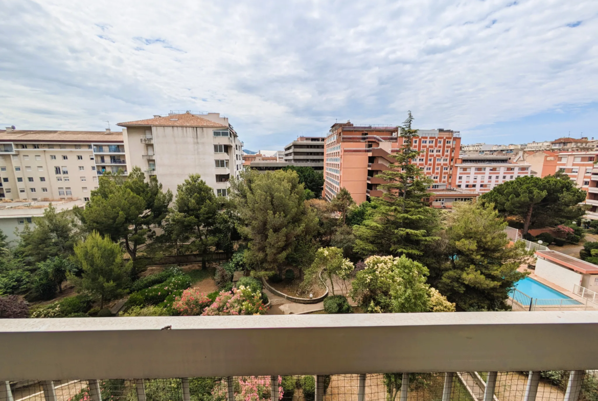 Appartement T3/4 avec Balcon et Parking à Marseille 