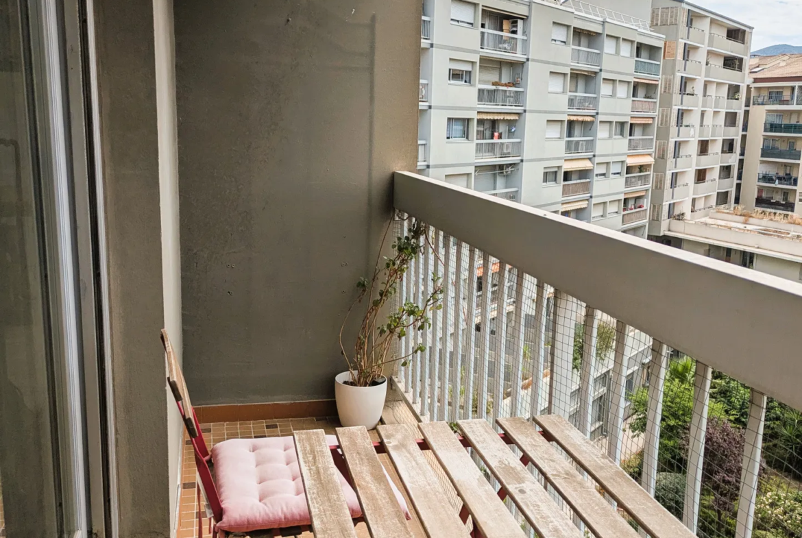 Appartement T3/4 avec Balcon et Parking à Marseille 