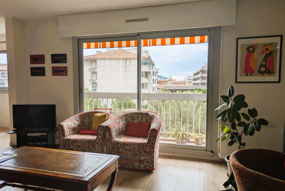 Appartement T3/4 avec Balcon et Parking à Marseille 