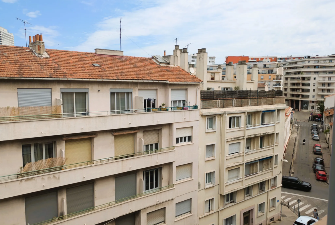 Appartement T3/4 avec Balcon et Parking à Marseille 