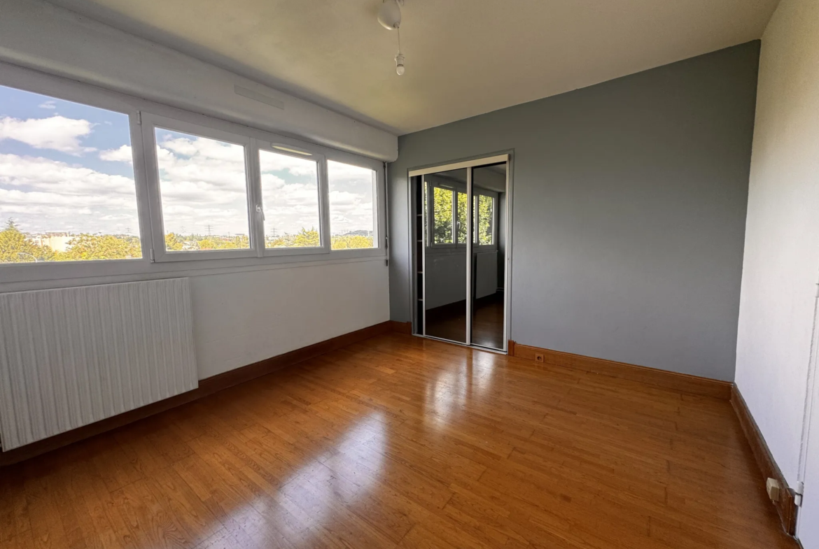 Appartement 4 Pièces avec Balcon à PALAISEAU-VILLEBON 