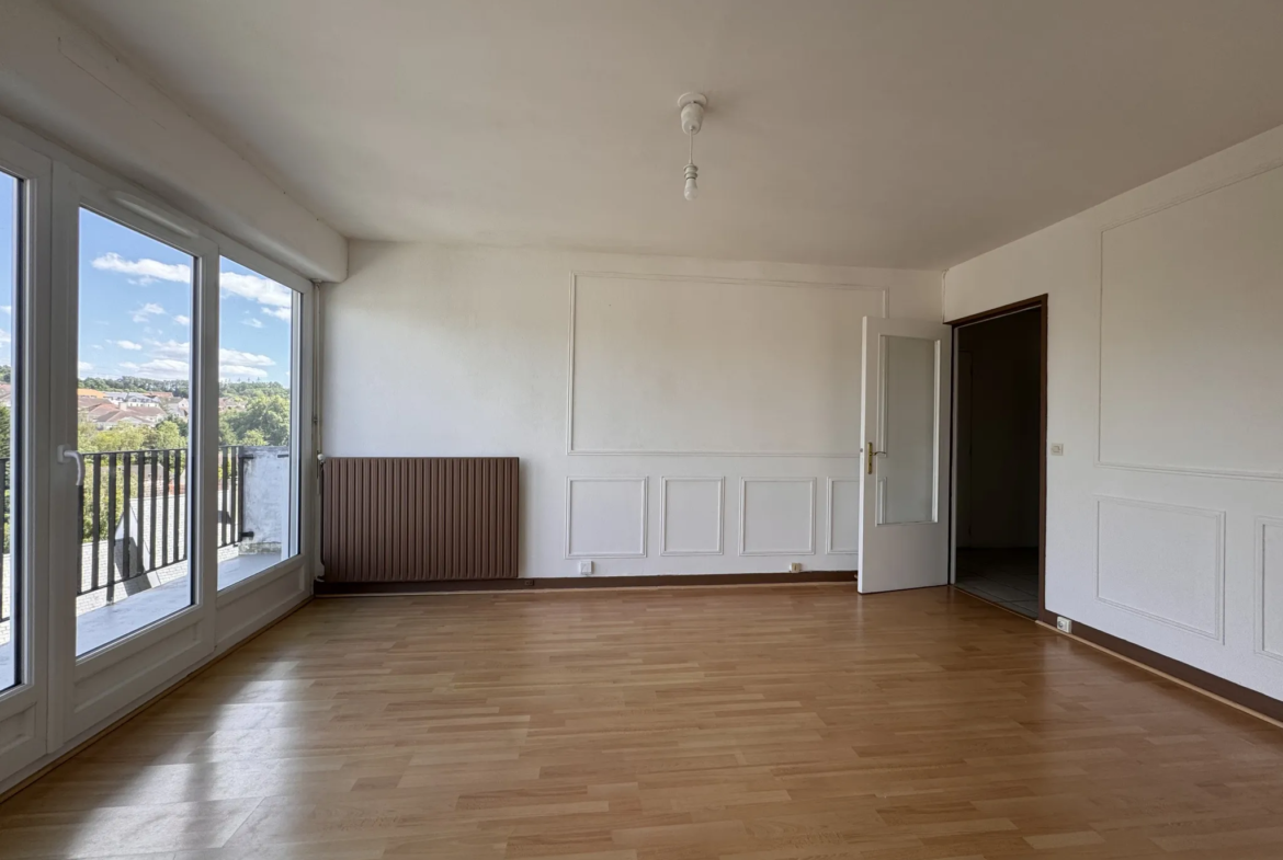 Appartement 4 Pièces avec Balcon à PALAISEAU-VILLEBON 