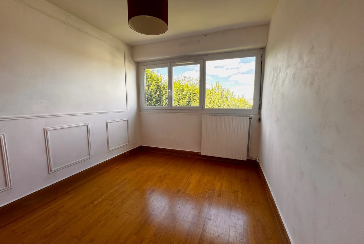 Appartement 4 Pièces avec Balcon à PALAISEAU-VILLEBON 