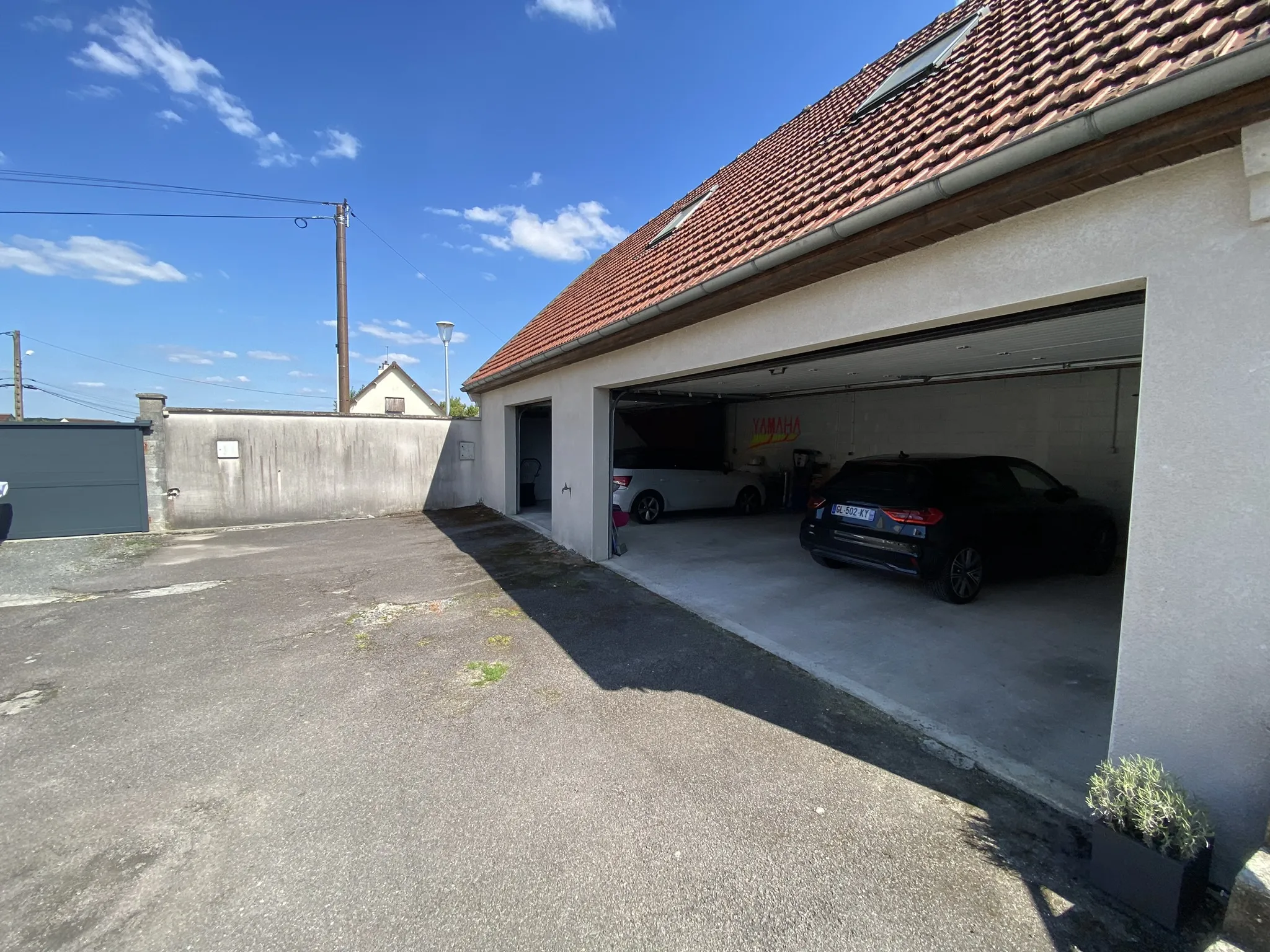 Maison à Erquery avec Garage et Potentiel d'Aménagement 