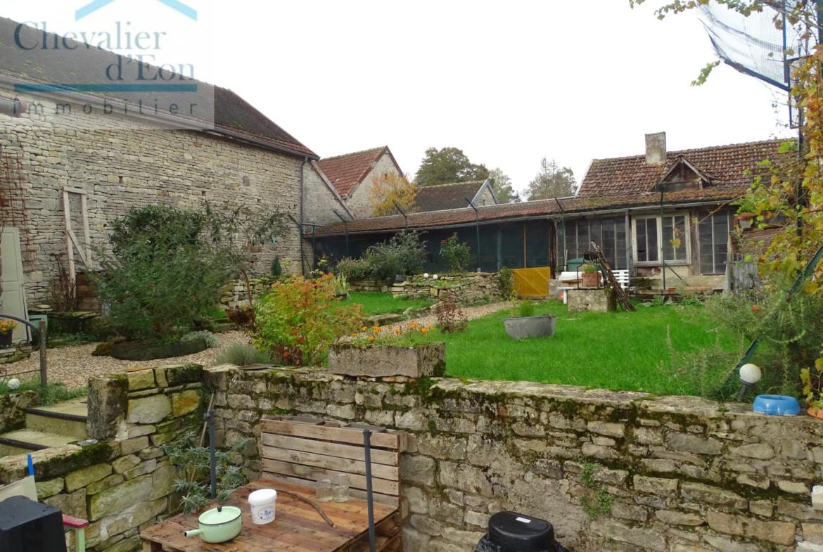 Maison de campagne SENNEVOY LE HAUT rénovée belles prestations, jardin sans vis-à-vis 