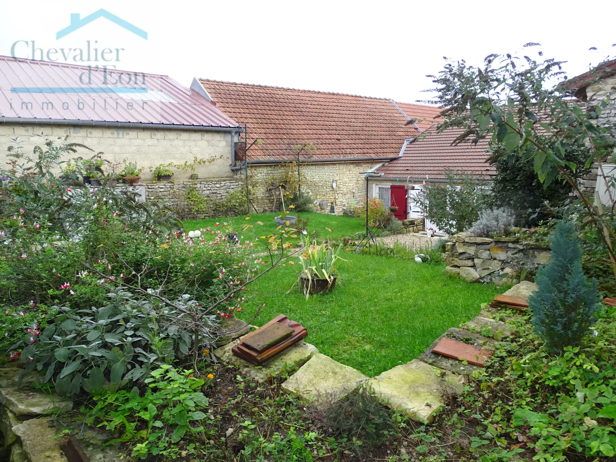 Maison de campagne SENNEVOY LE HAUT rénovée belles prestations, jardin sans vis-à-vis 