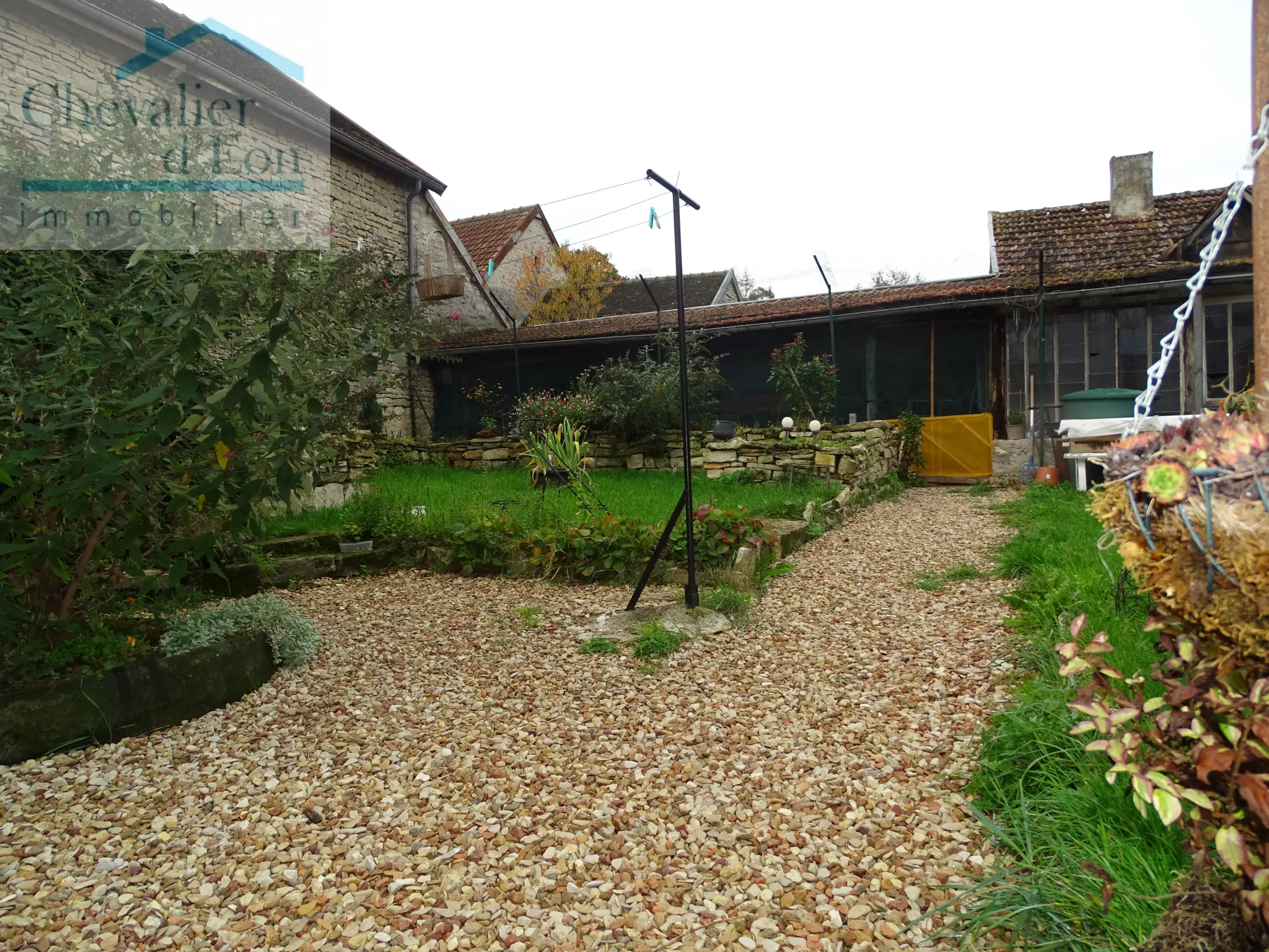 Maison de campagne SENNEVOY LE HAUT rénovée belles prestations, jardin sans vis-à-vis 