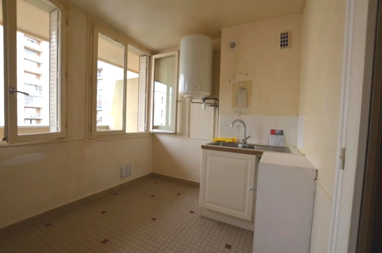 Appartement Lumineux avec Balcon et Garage à Dijon 