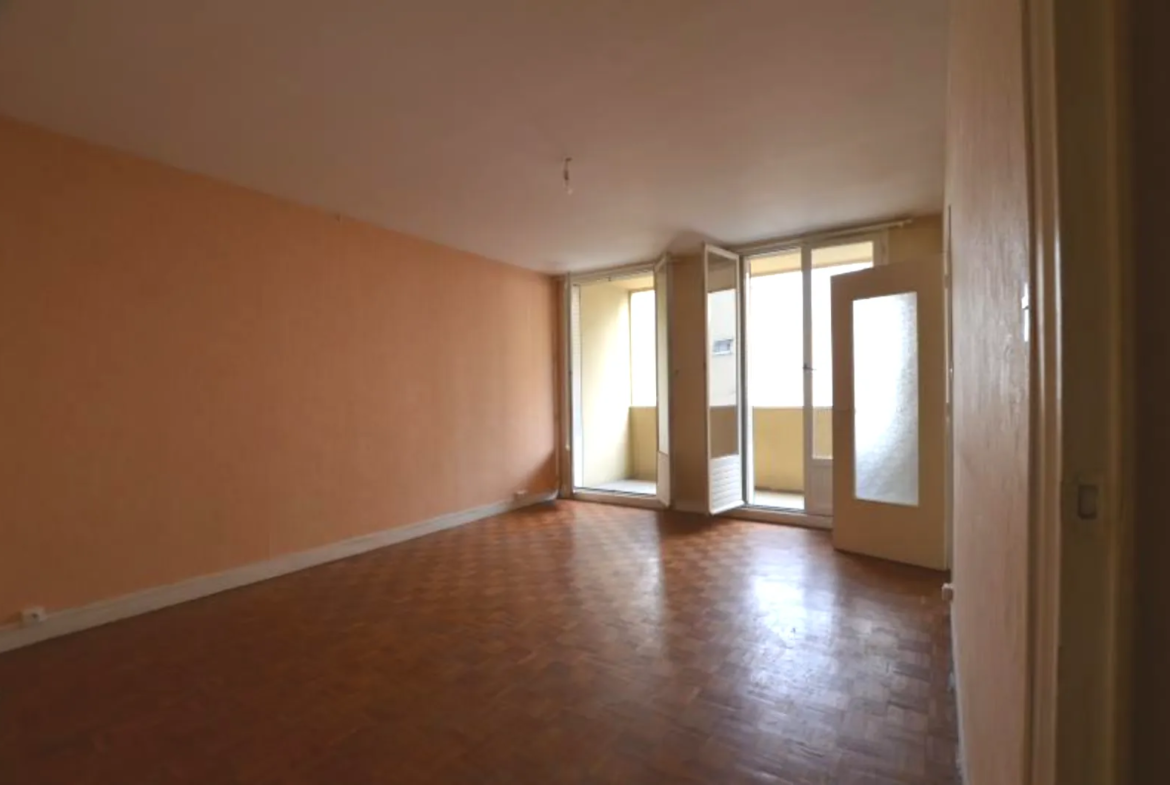 Appartement Lumineux avec Balcon et Garage à Dijon 