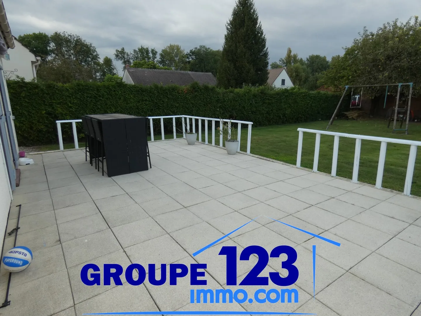 Maison Familiale à TURNY avec Terrasse et Piscine 