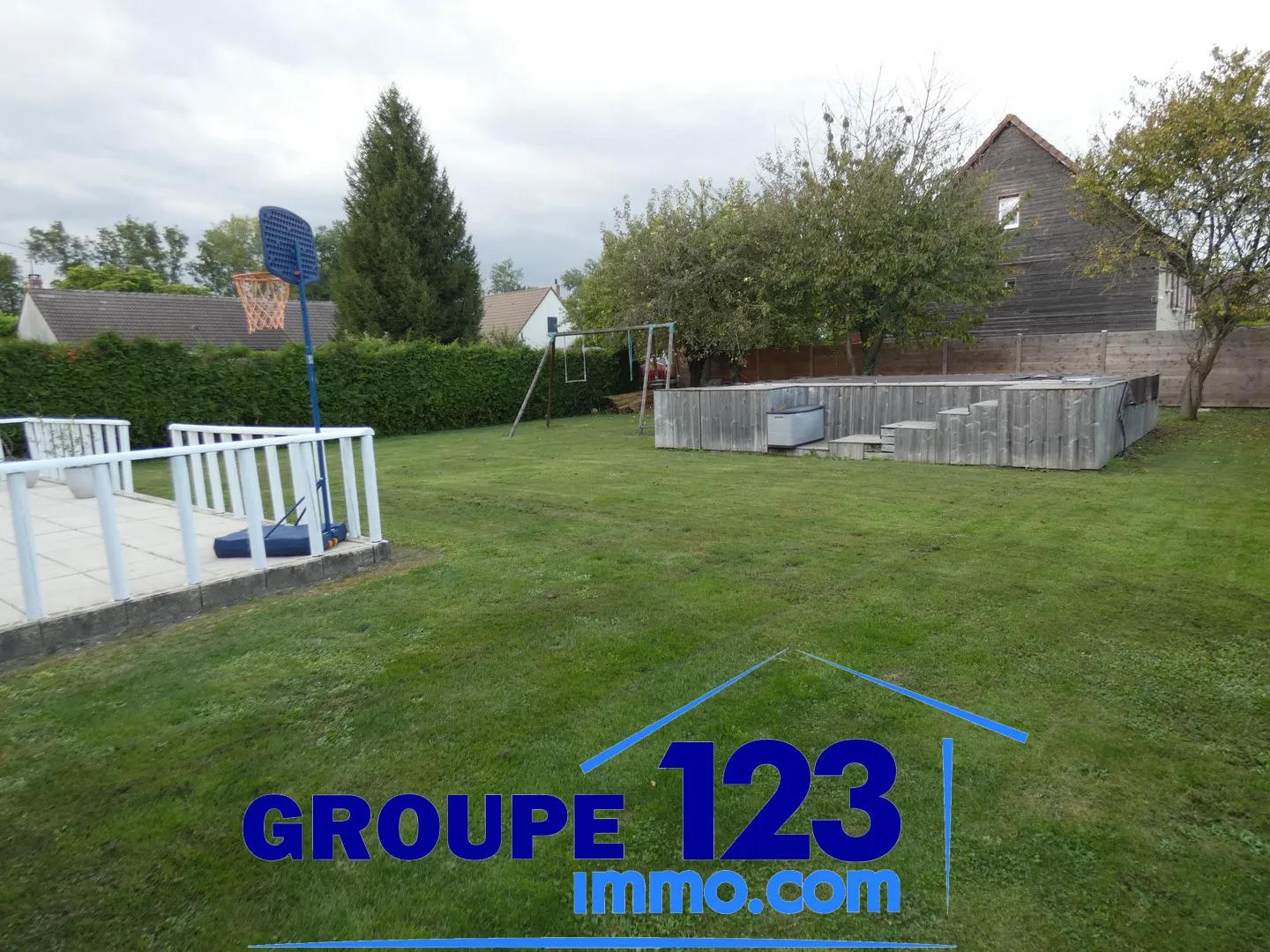 Maison Familiale à TURNY avec Terrasse et Piscine 