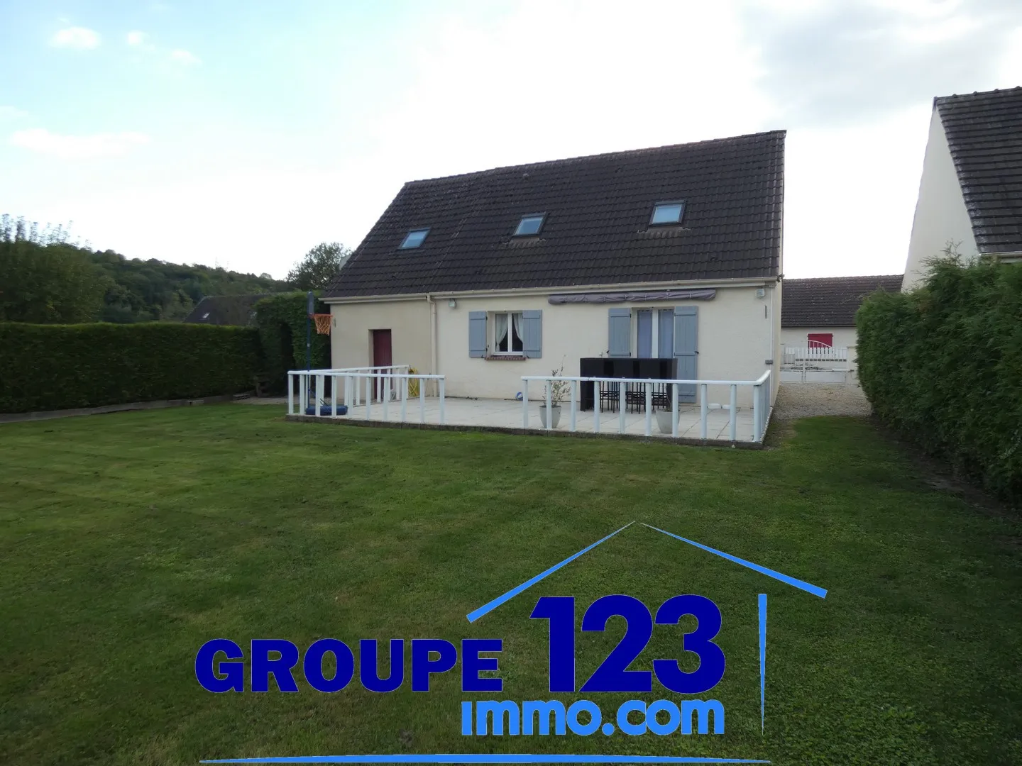 Maison Familiale à TURNY avec Terrasse et Piscine 