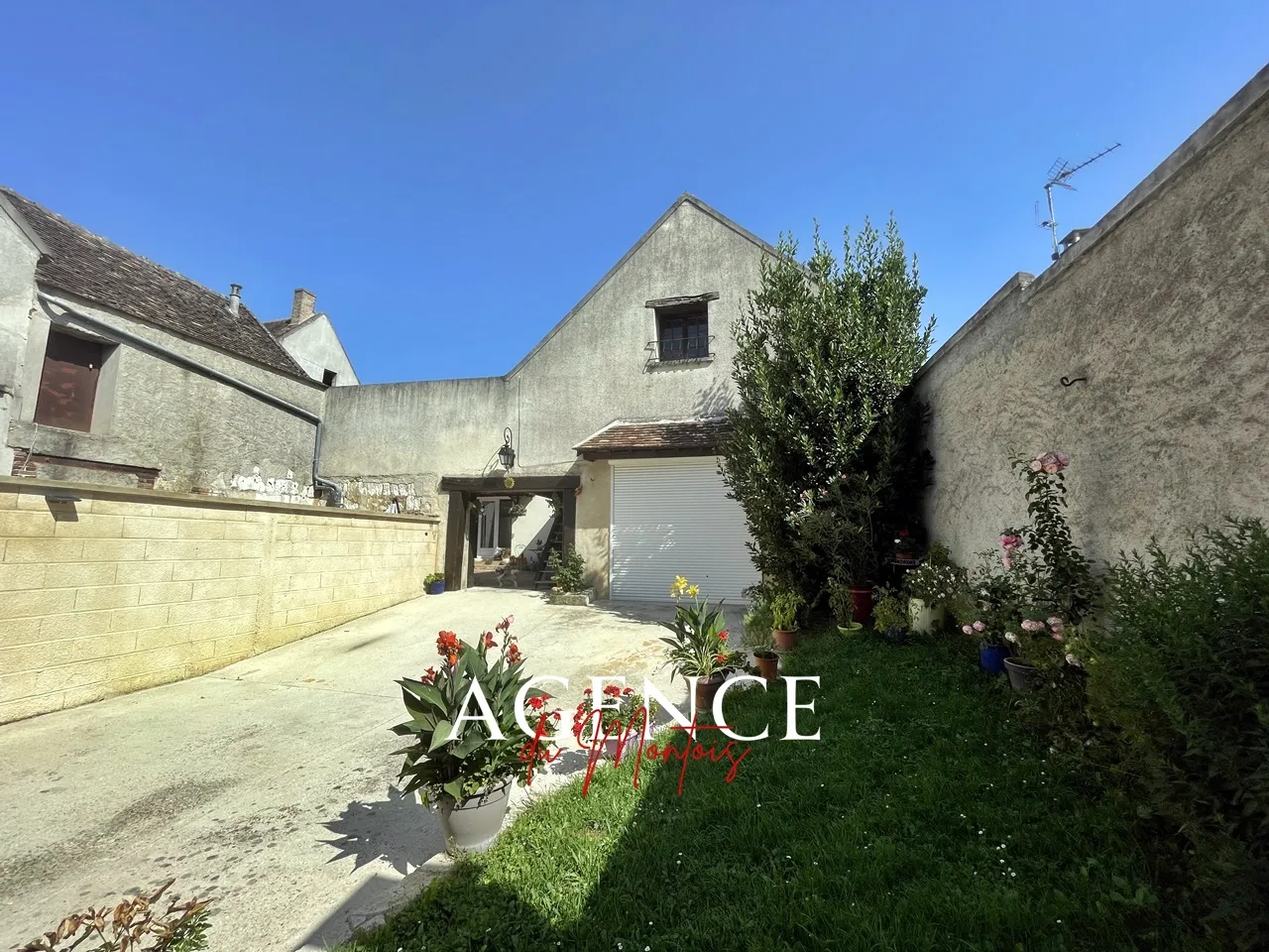 Fermette en région de Sergines avec jardin clos 