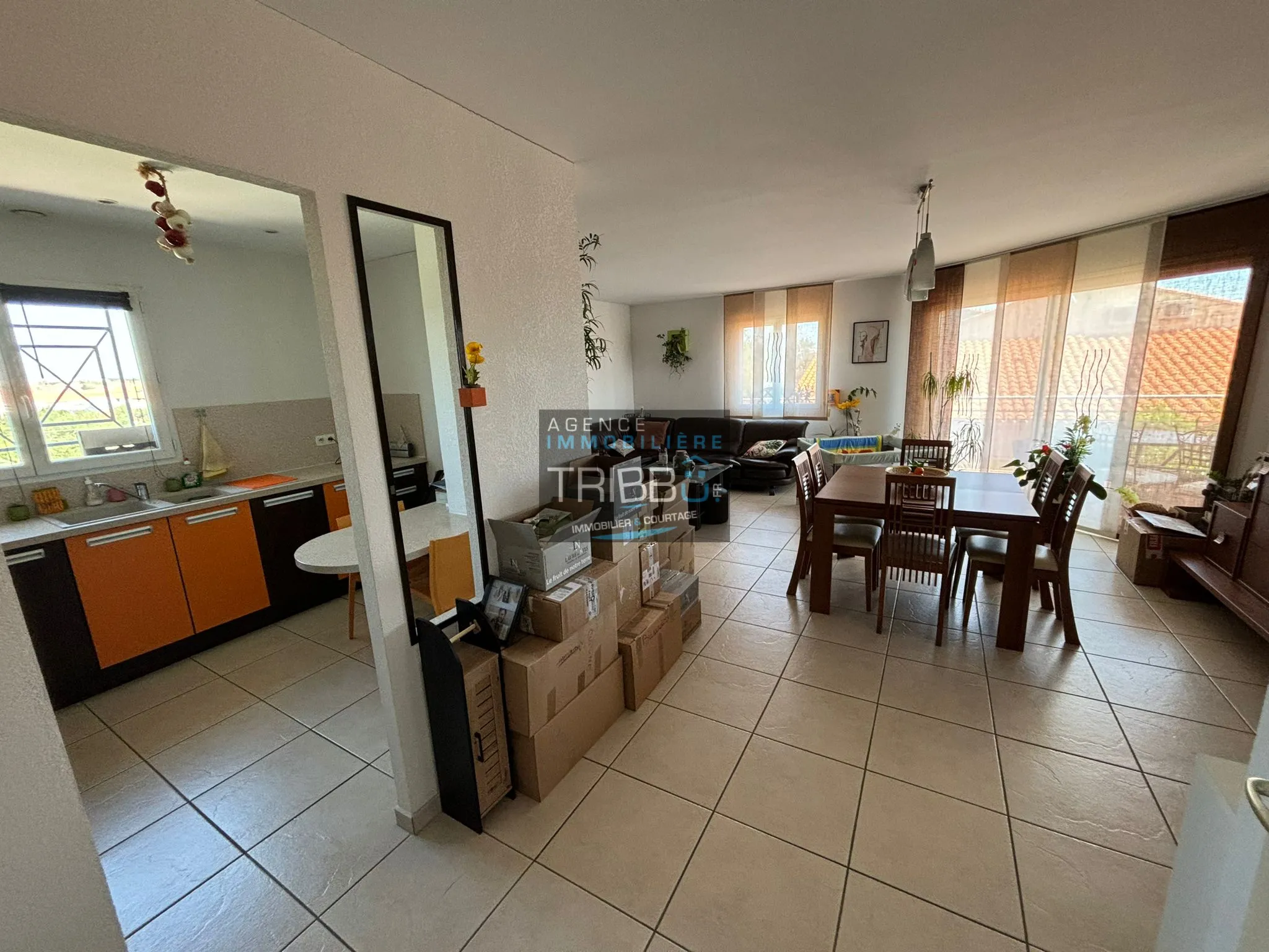 Appartement T4 avec 3 chambres, garage et terrasse à Pollestres 