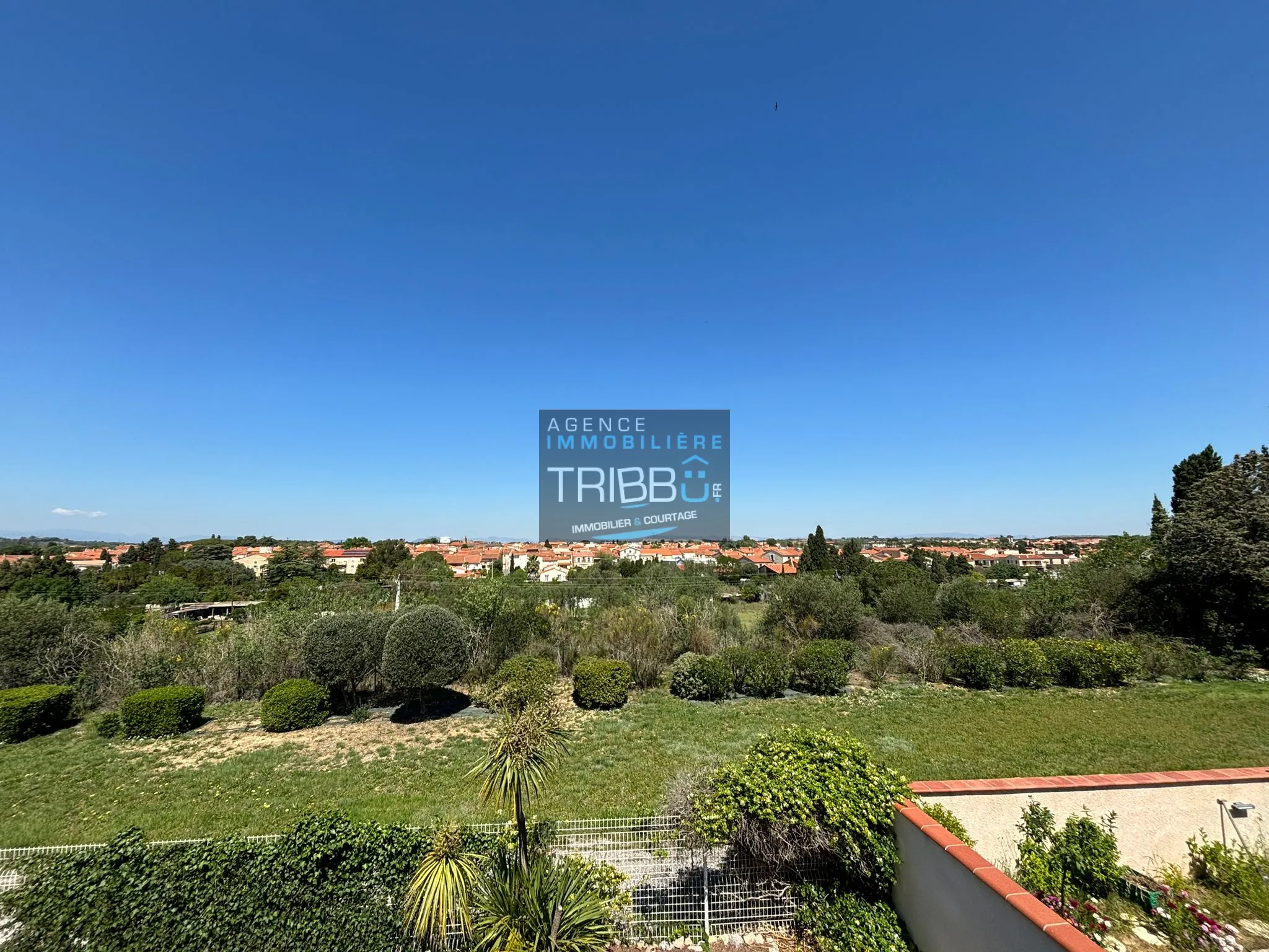 Appartement T4 avec 3 chambres, garage et terrasse à Pollestres 