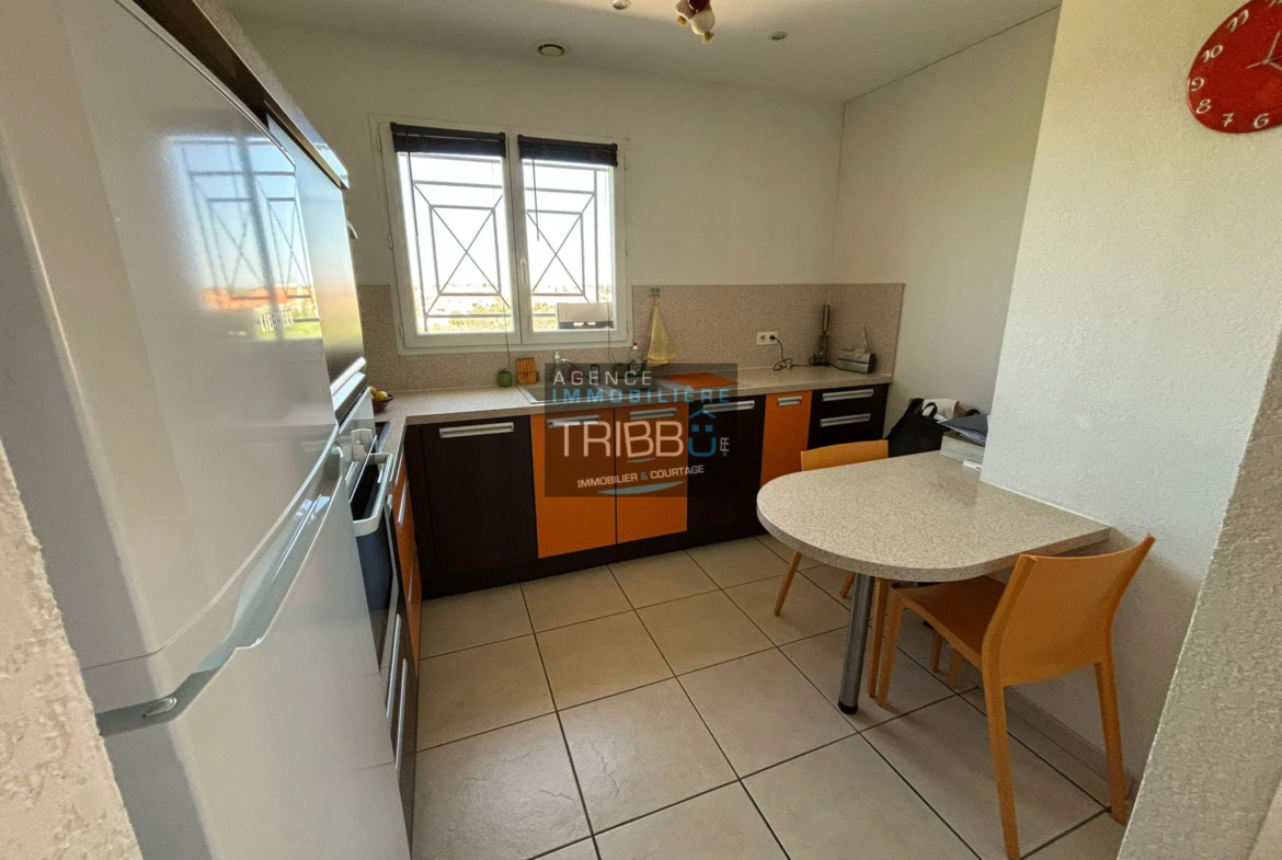 Appartement T4 avec 3 chambres, garage et terrasse à Pollestres 