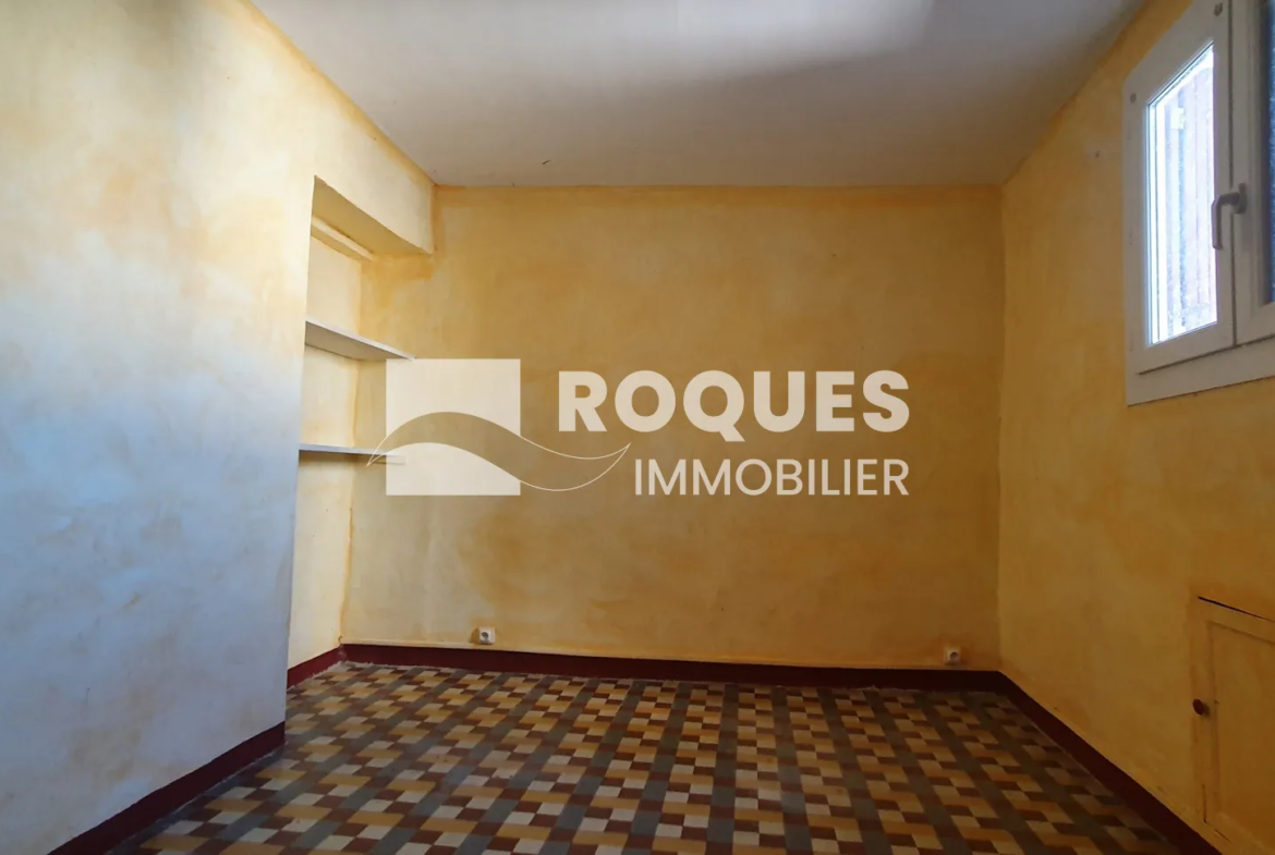 Ensemble immobilier à rénover avec grenier à Lodève centre 