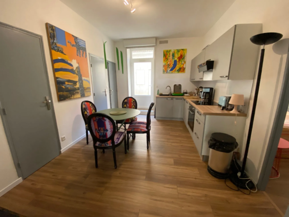 Appartement T2 rénové 63m2 avec extérieur à Nimes