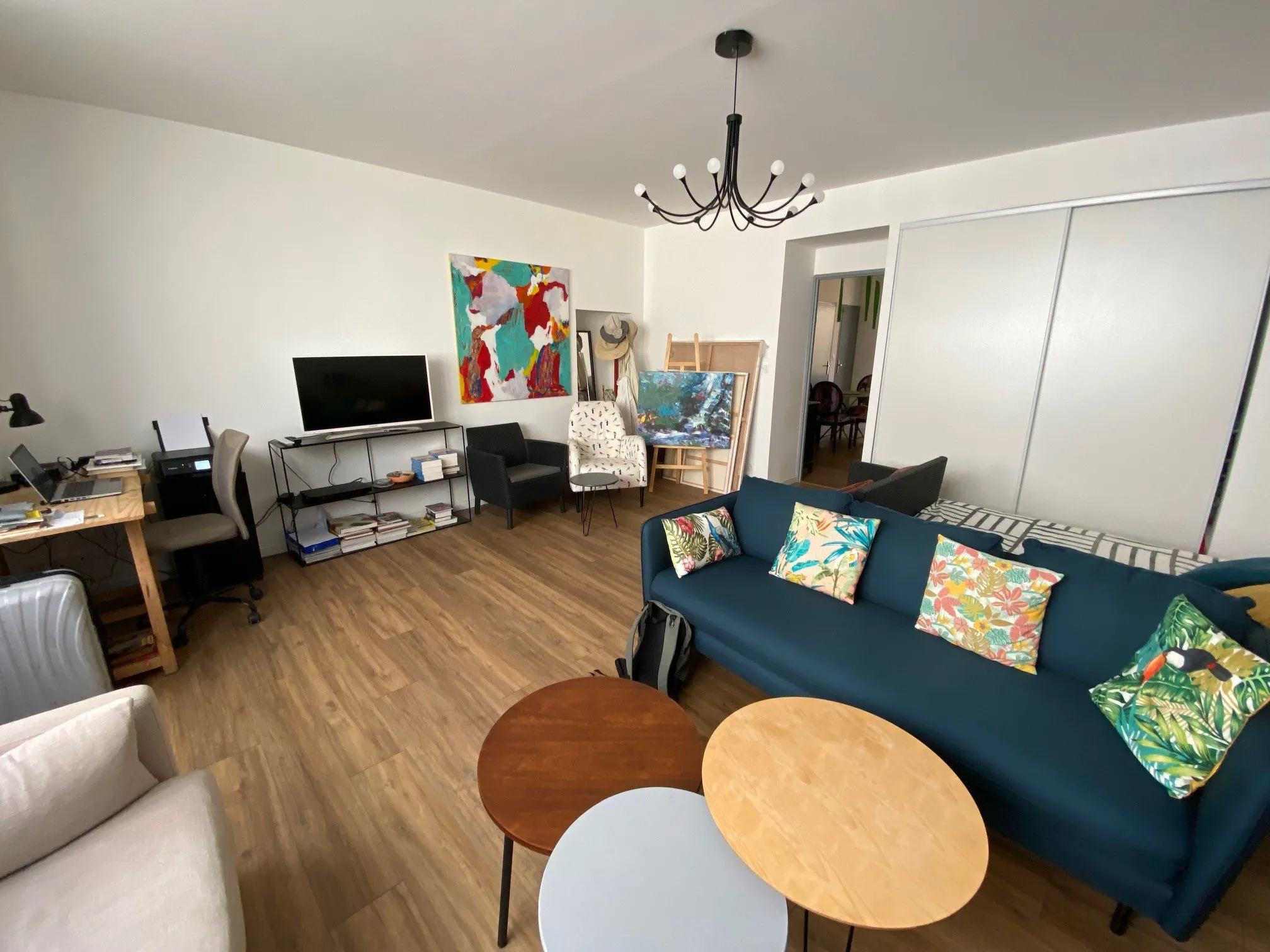 Appartement T2 rénové 63m2 avec extérieur à Nimes 