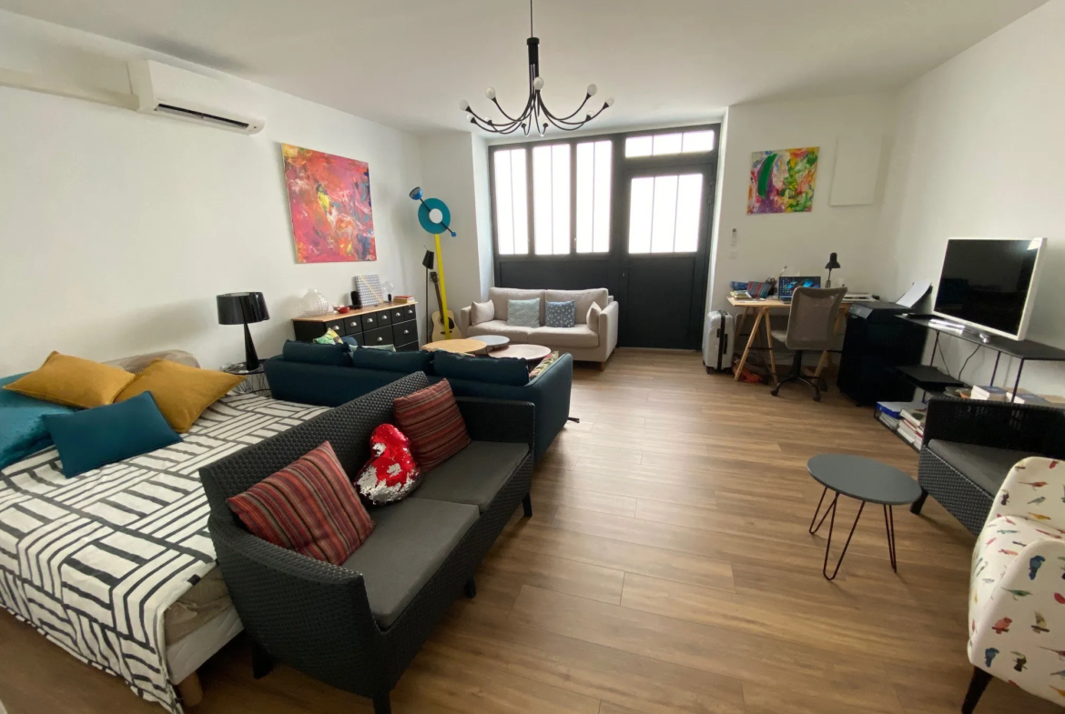 Appartement T2 rénové 63m2 avec extérieur à Nimes 