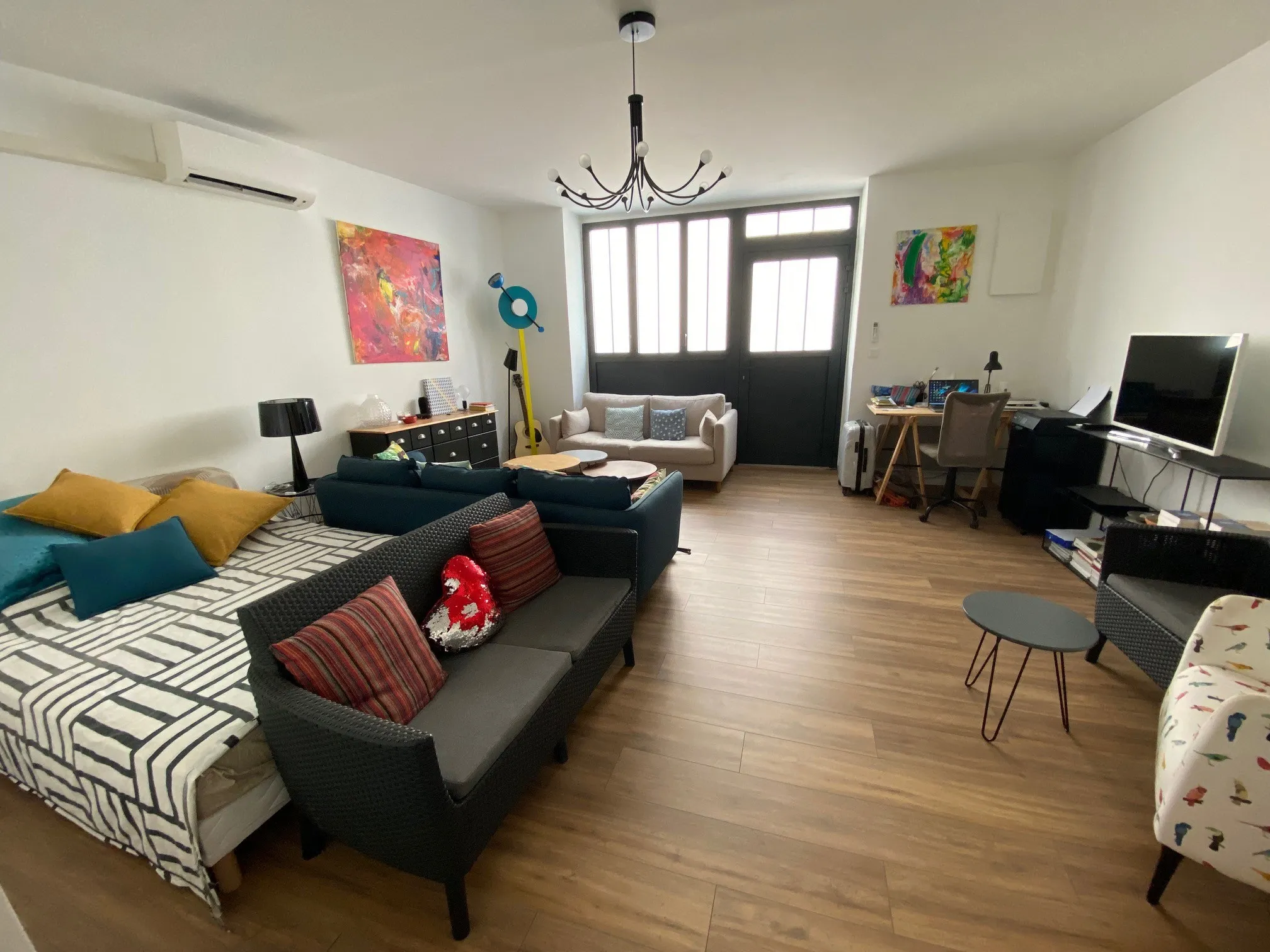 Appartement T2 rénové 63m2 avec extérieur à Nimes 