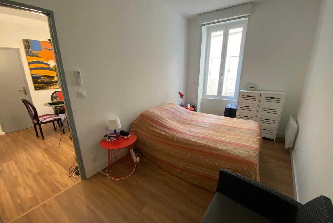 Appartement T2 rénové 63m2 avec extérieur à Nimes 