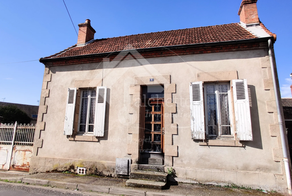 Lot de deux maisons mitoyennes à rénover à Yzeure (03) 