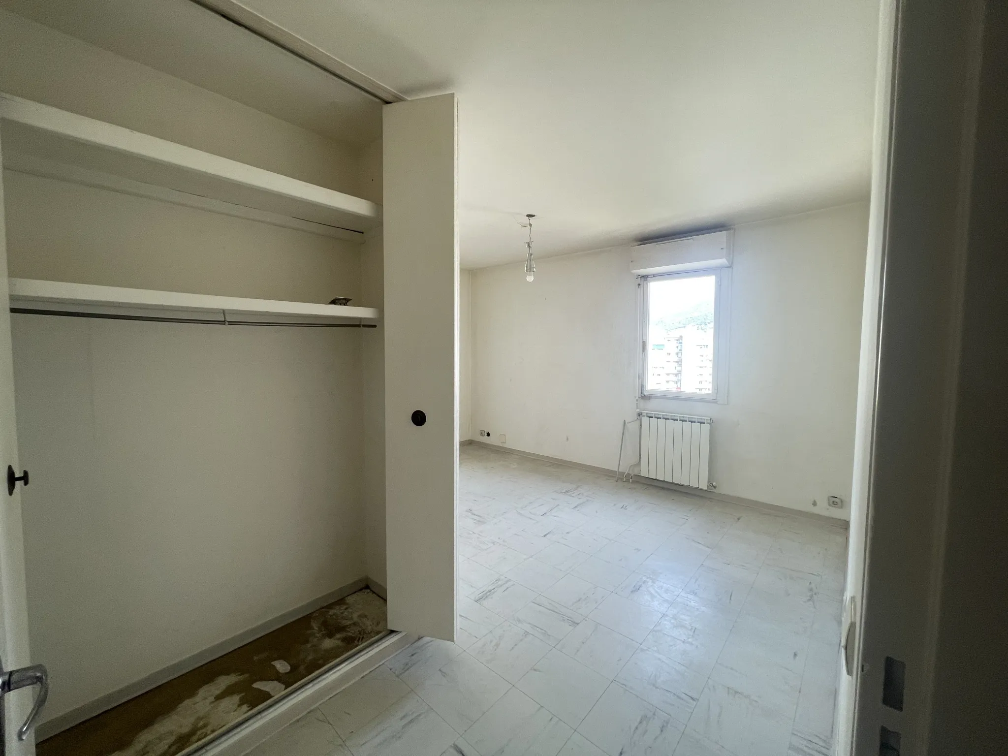 Studio Apartment with Parking in Toulon la Rode 