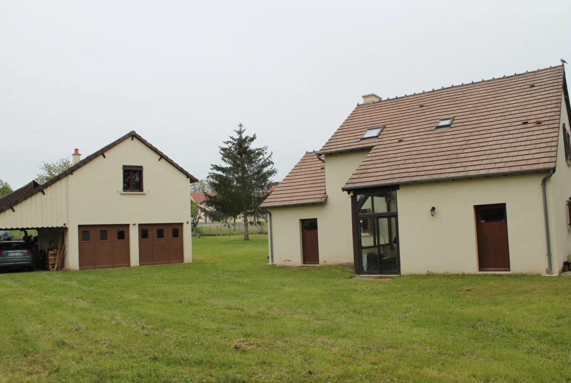 Maison spacieuse de 3 chambres avec jardin et garage à Chateaumeillant 