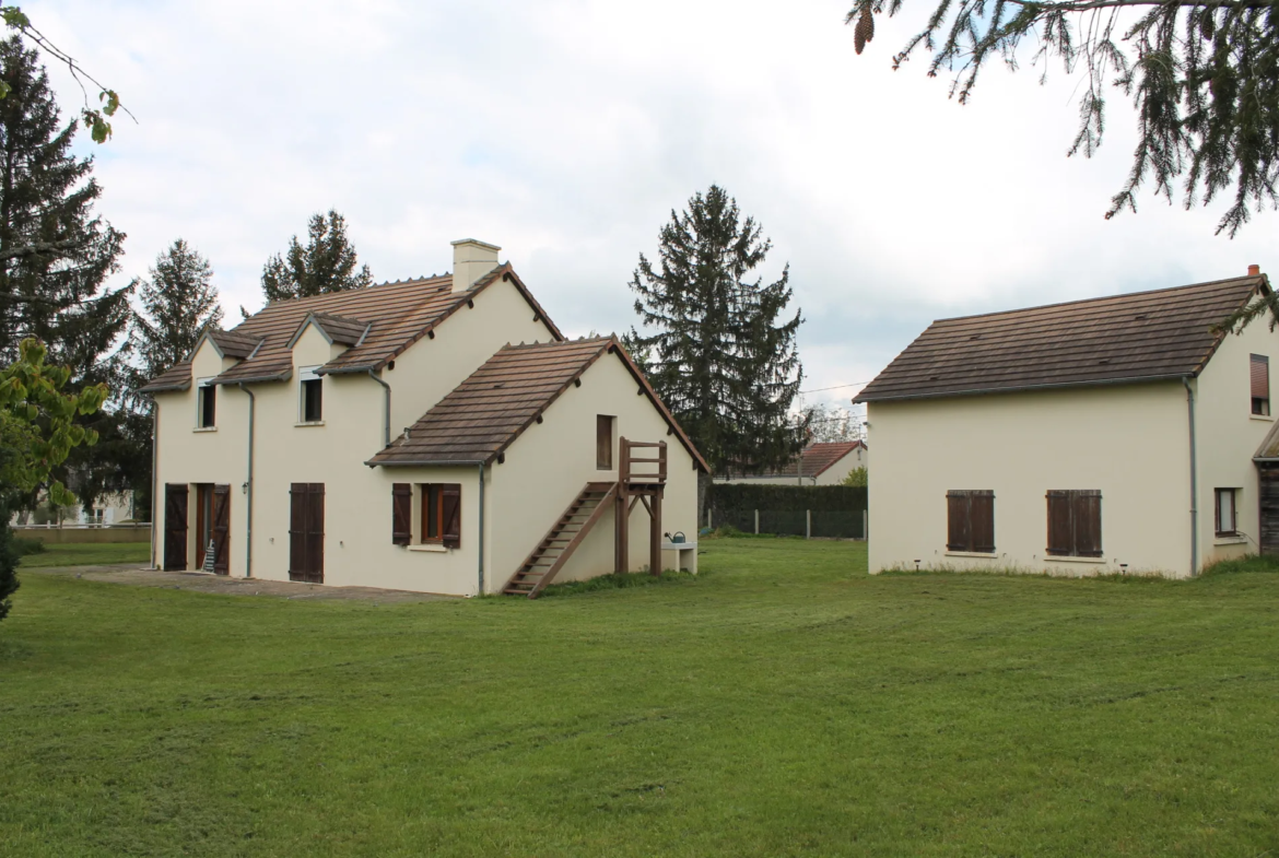 Maison spacieuse de 3 chambres avec jardin et garage à Chateaumeillant 