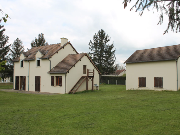 Maison spacieuse de 3 chambres avec jardin et garage à Chateaumeillant