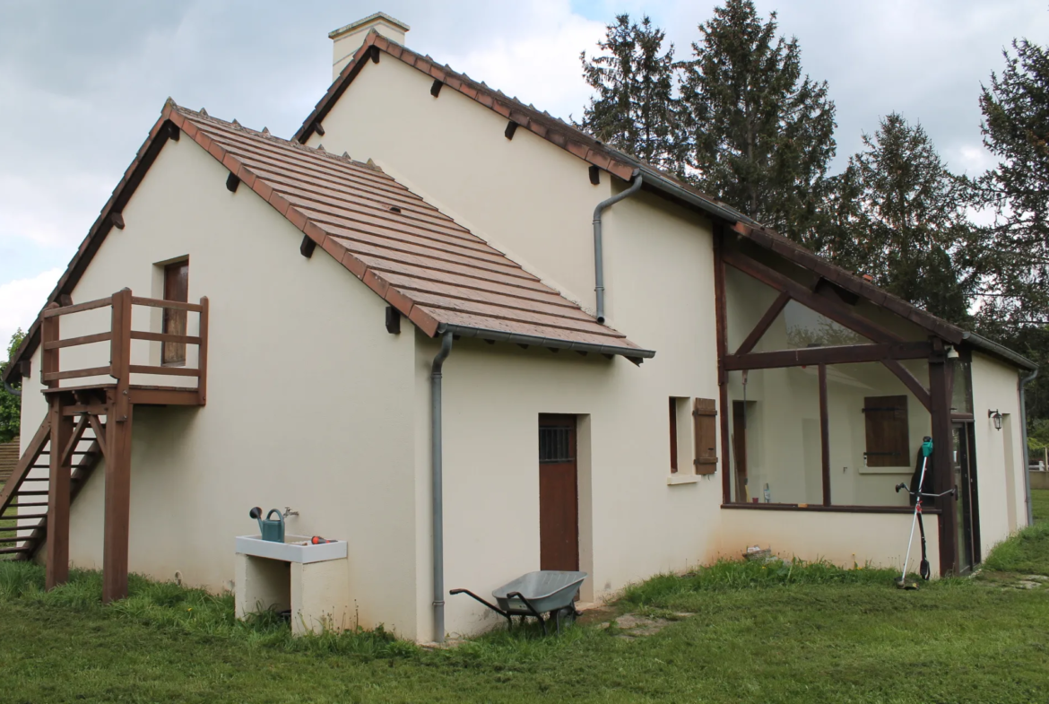 Maison spacieuse de 3 chambres avec jardin et garage à Chateaumeillant 