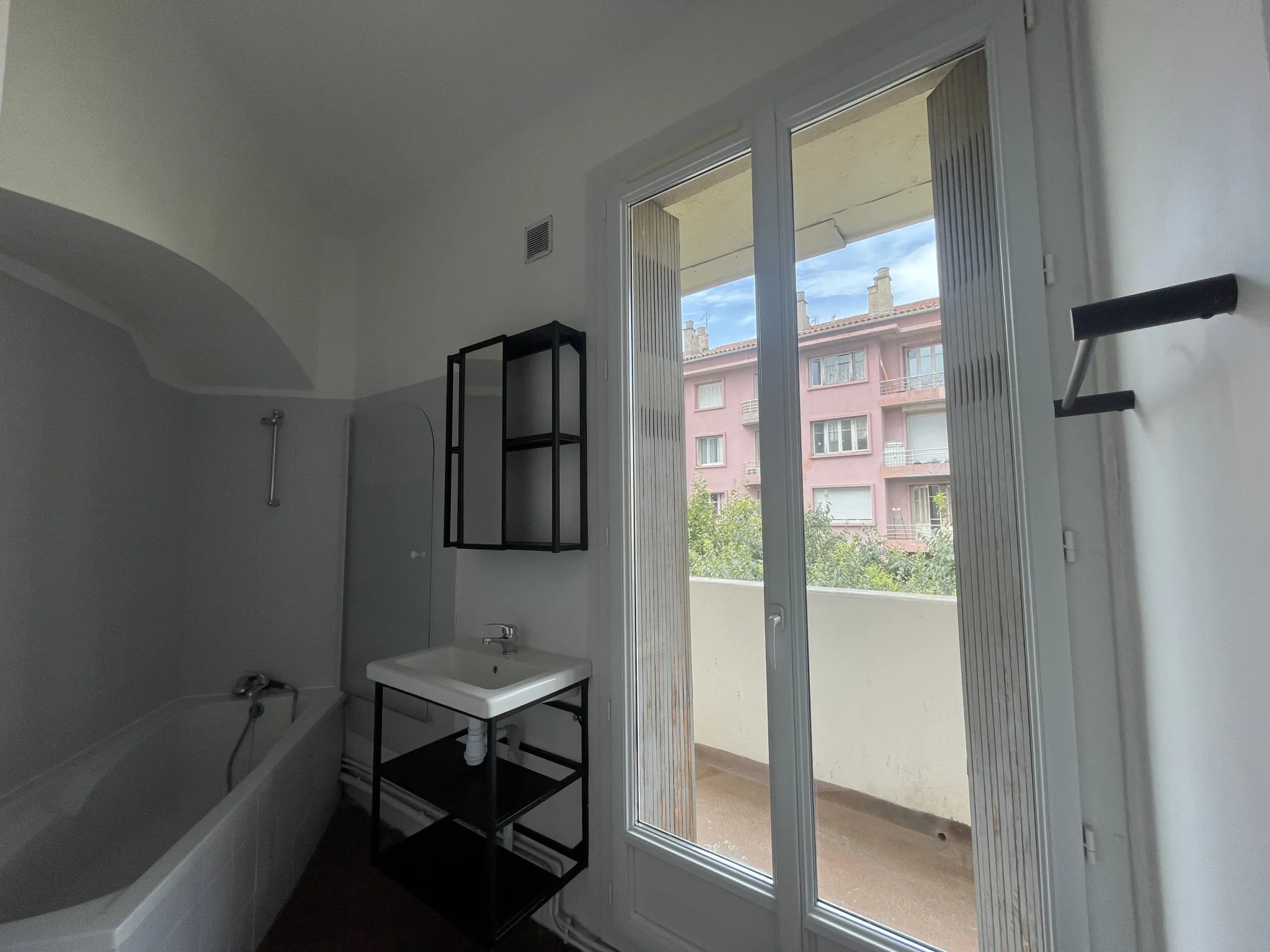 Appartement 2 pièces de 42m2 à Toulon Pont du Las 