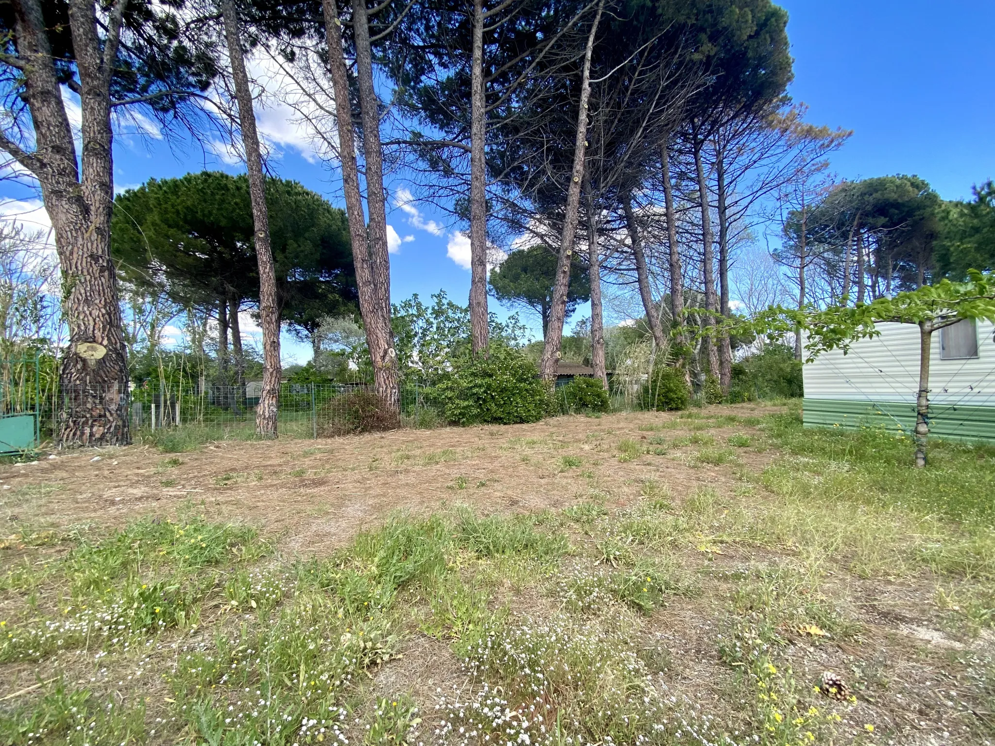 Terrain de loisir 1614m2 avec 3 mobilhomes à VIAS plage 