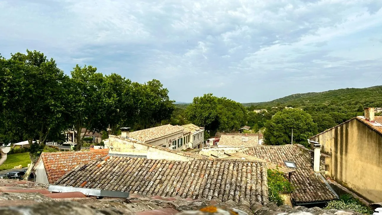 Maison de village à Collias entièrement rénovée et meublée 