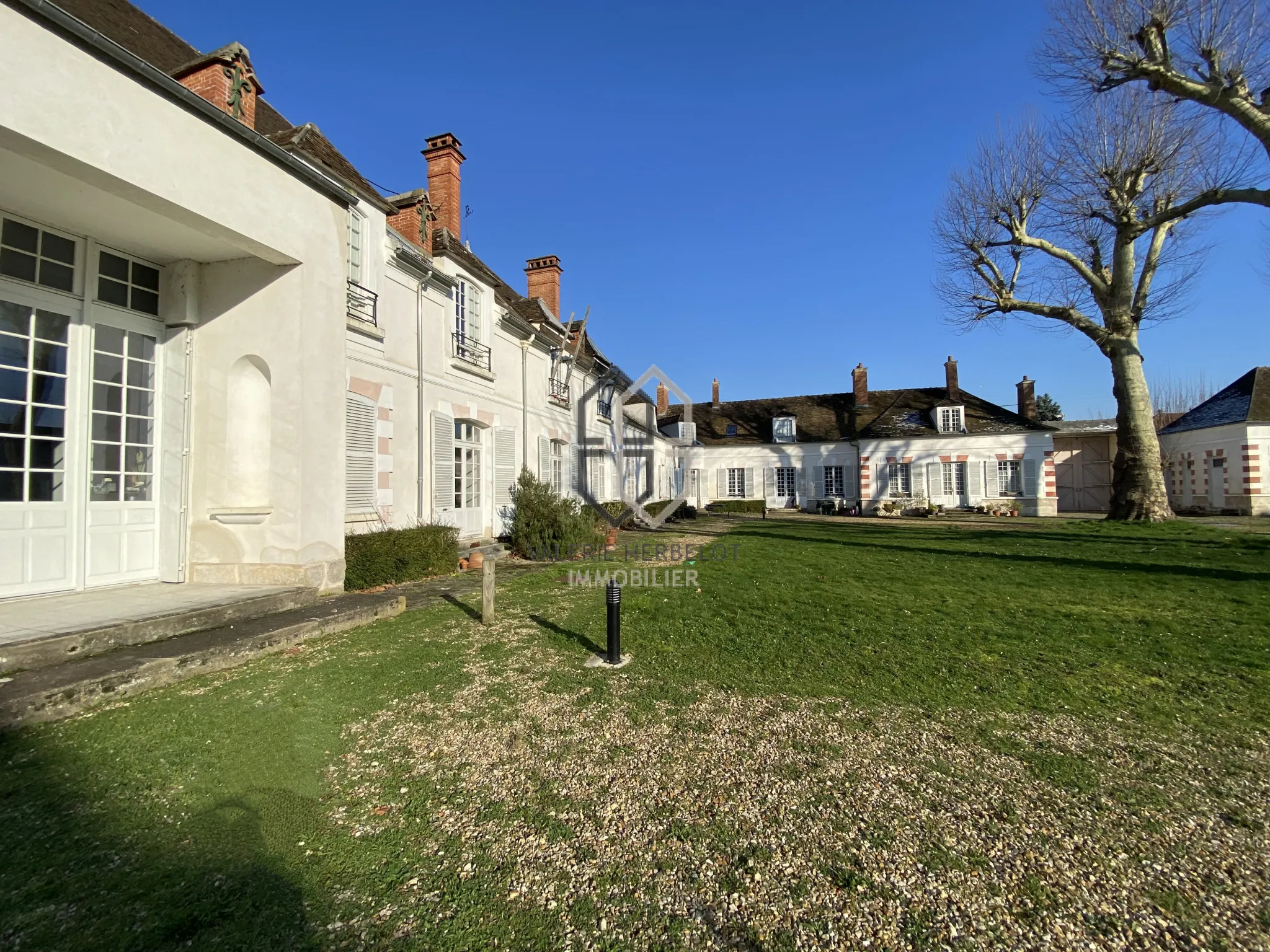 Appartement de 4 pièces à Crosne avec vue dégagée sur jardin 