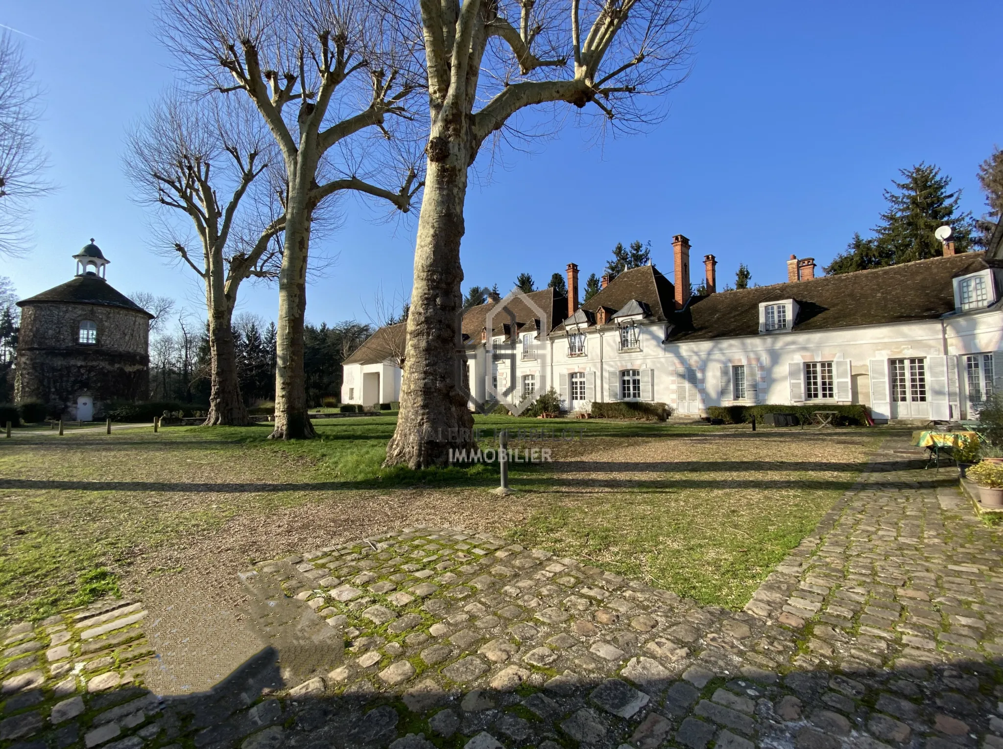 Appartement de 4 pièces à Crosne avec vue dégagée sur jardin 