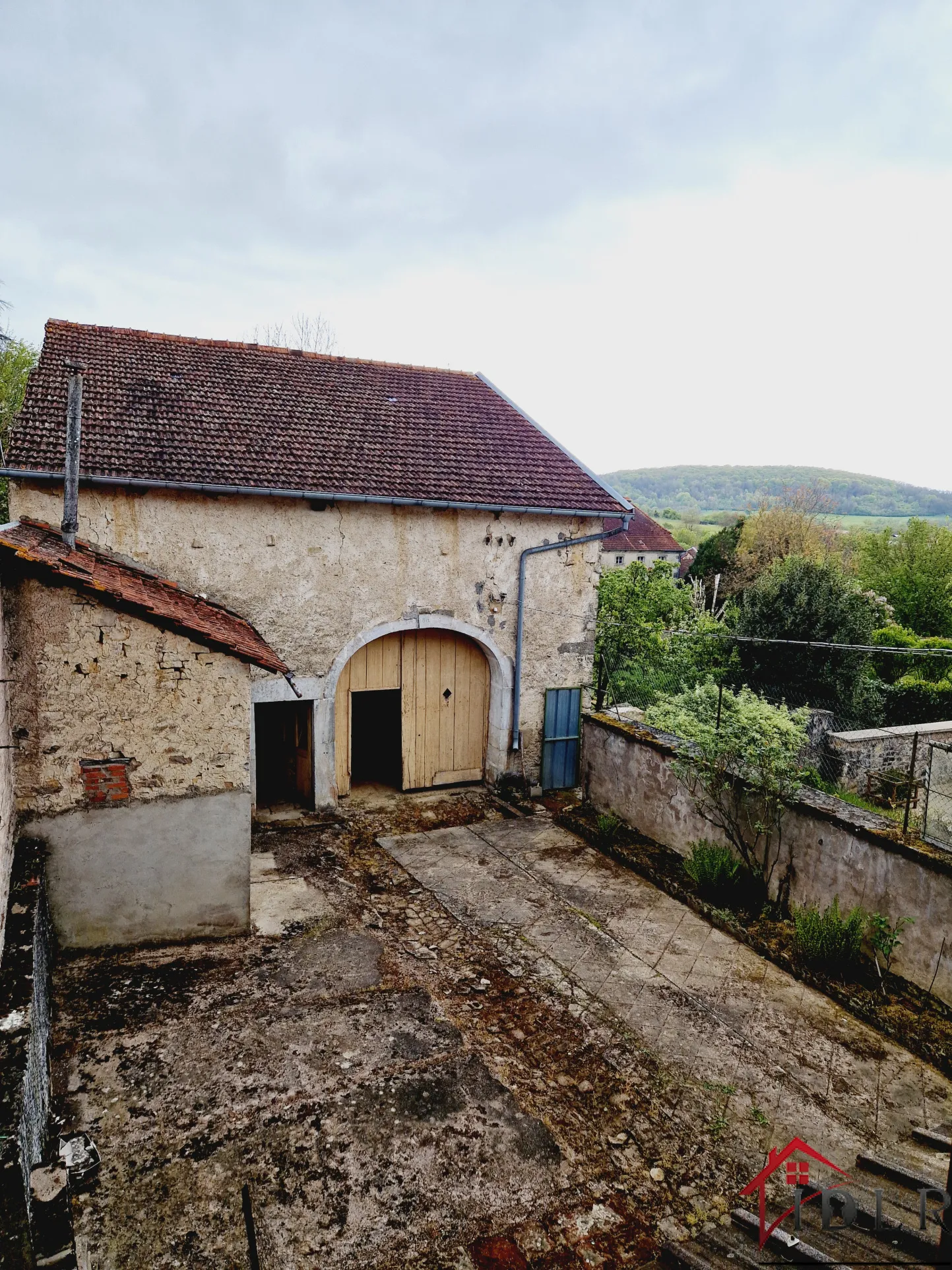 Maison de Village à Melay - Année 1749 - Idéal pour Projets Artistiques 