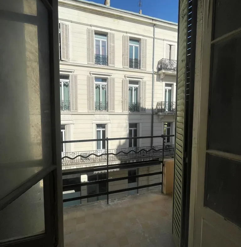 Bel appartement Hausmannien à Toulon - 96 m2 - Étage 2/2 