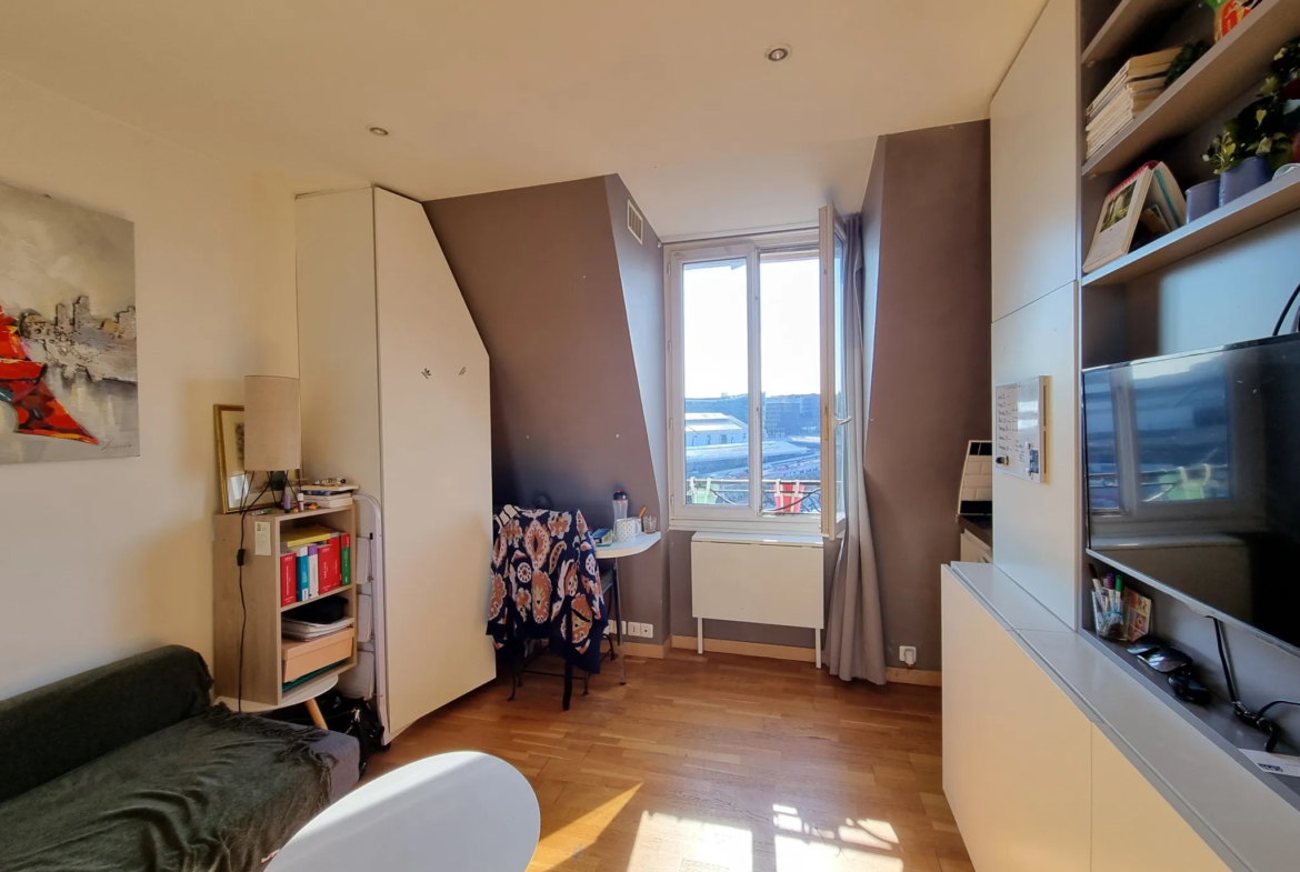 Charmant Studio avec Vue Dégagée à Paris 