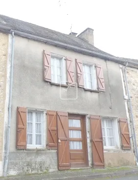 Maison de village en pierre avec jardin de 290 m2 à St Projet 