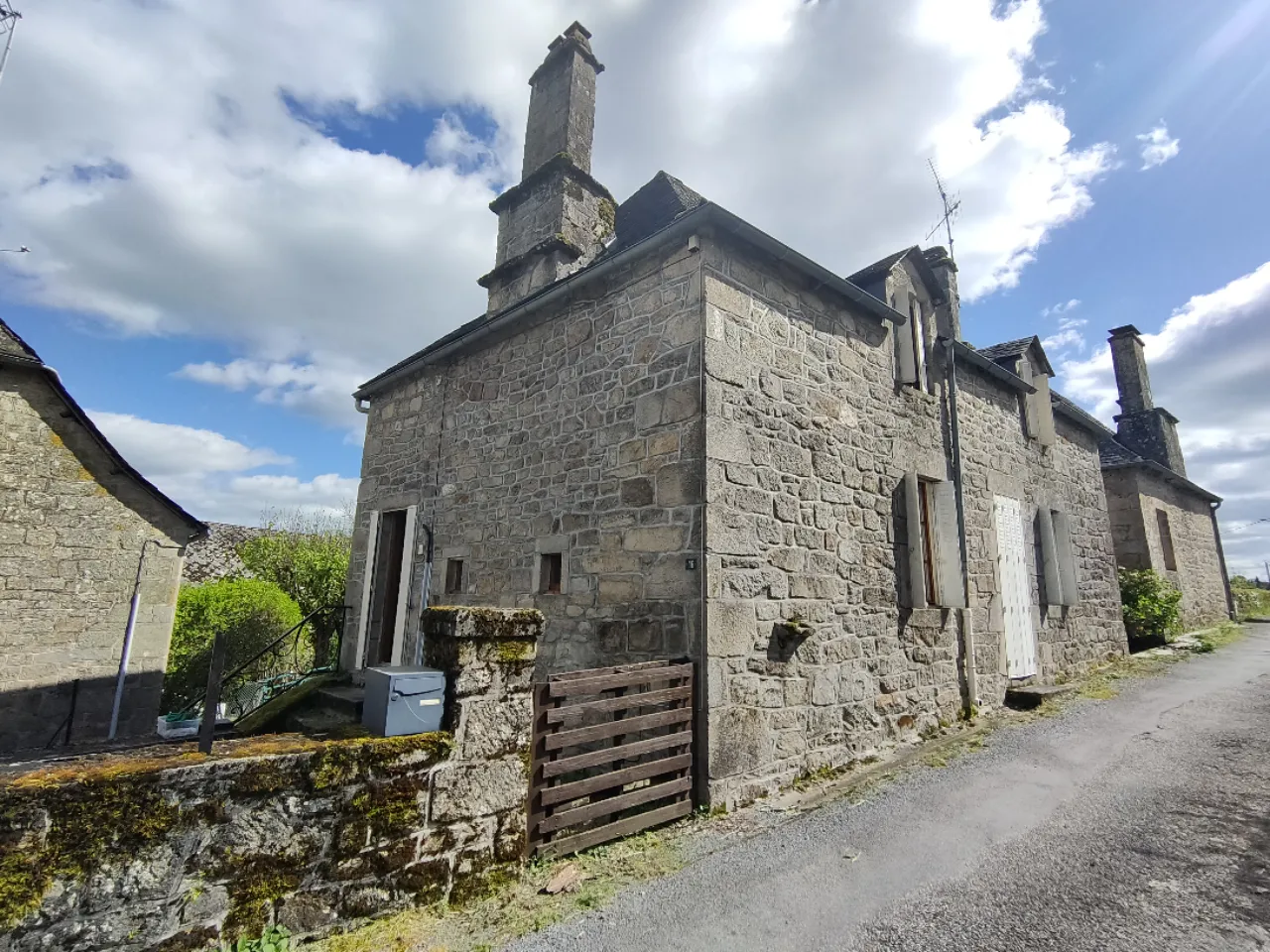 Maison de charme en pierre rénovée avec puit et four à pain à Marcillac la Croisille 