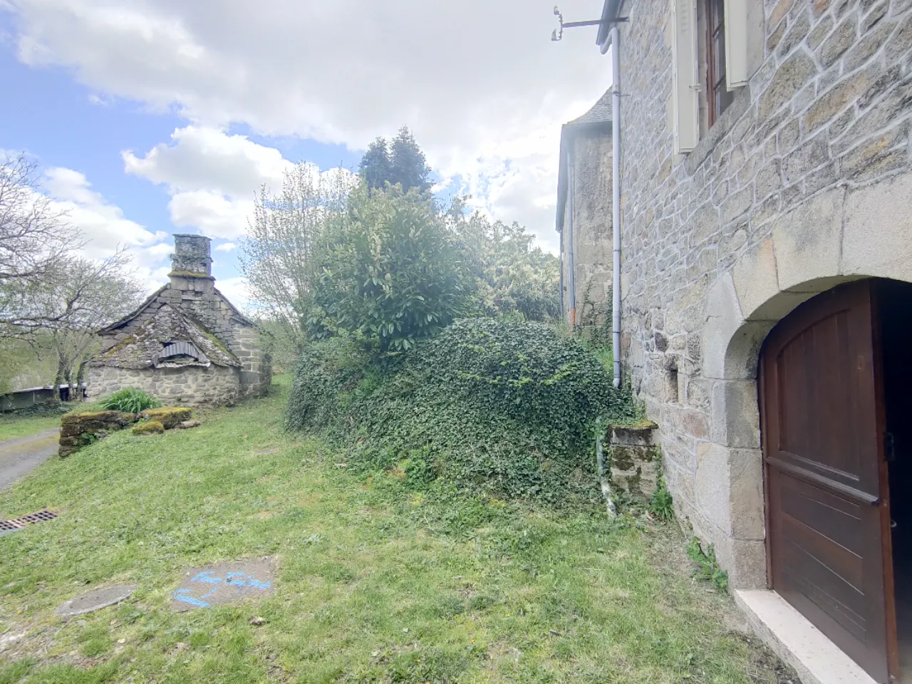 Maison de charme en pierre rénovée avec puit et four à pain à Marcillac la Croisille 