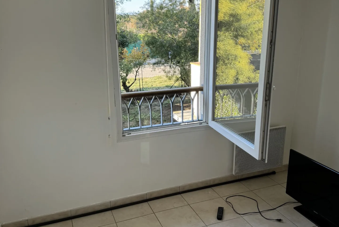 Appartement spacieux avec terrasse ensoleillée à Roquebrune-Sur-Argens 