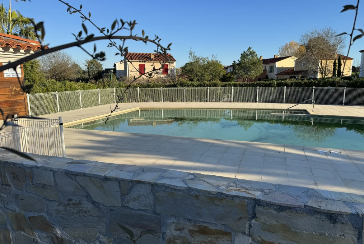 Appartement spacieux avec terrasse ensoleillée à Roquebrune-Sur-Argens 