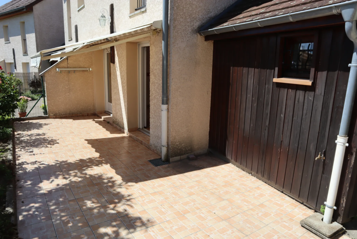 Maison de ville avec 2 chambres et terrasse - Quartier calme 