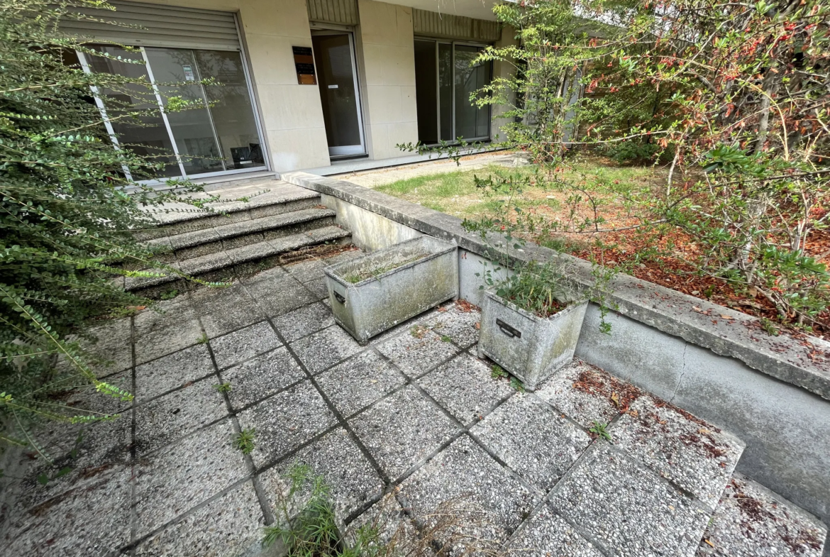 Bureau 3 pièces avec jardin privatif à Boissy-Saint-Léger 